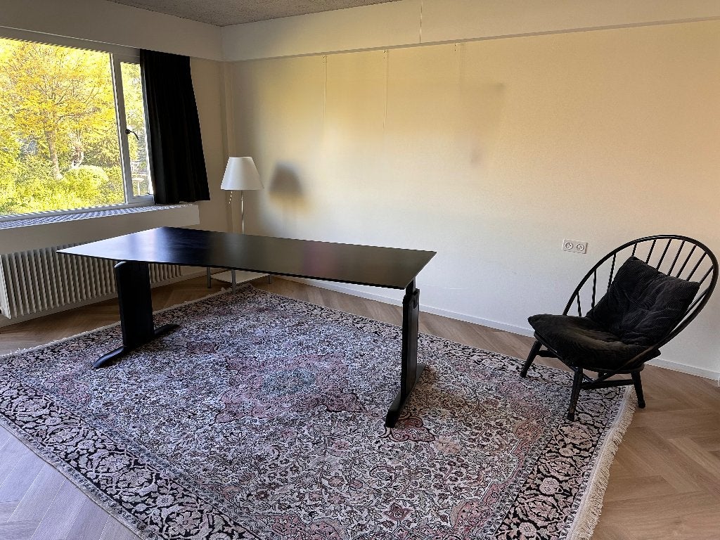 In hoogte verstelbaar groot zwart bureau Compass Lensvelt, Metaal, Zo goed als nieuw, Modern, 200 cm