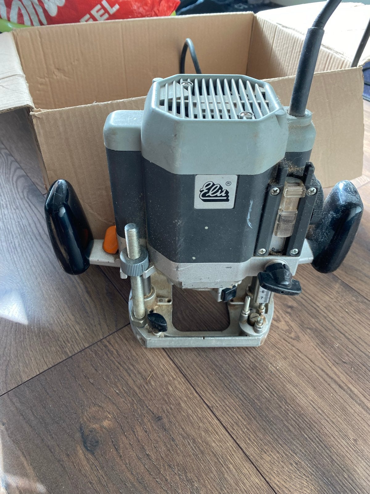 Elu Bovenfrees - Krachtig en Betrouwbaar, Doe-het-zelf en Verbouw, Ophalen of Verzenden, Gebruikt, Elektrisch, Bovenfrees