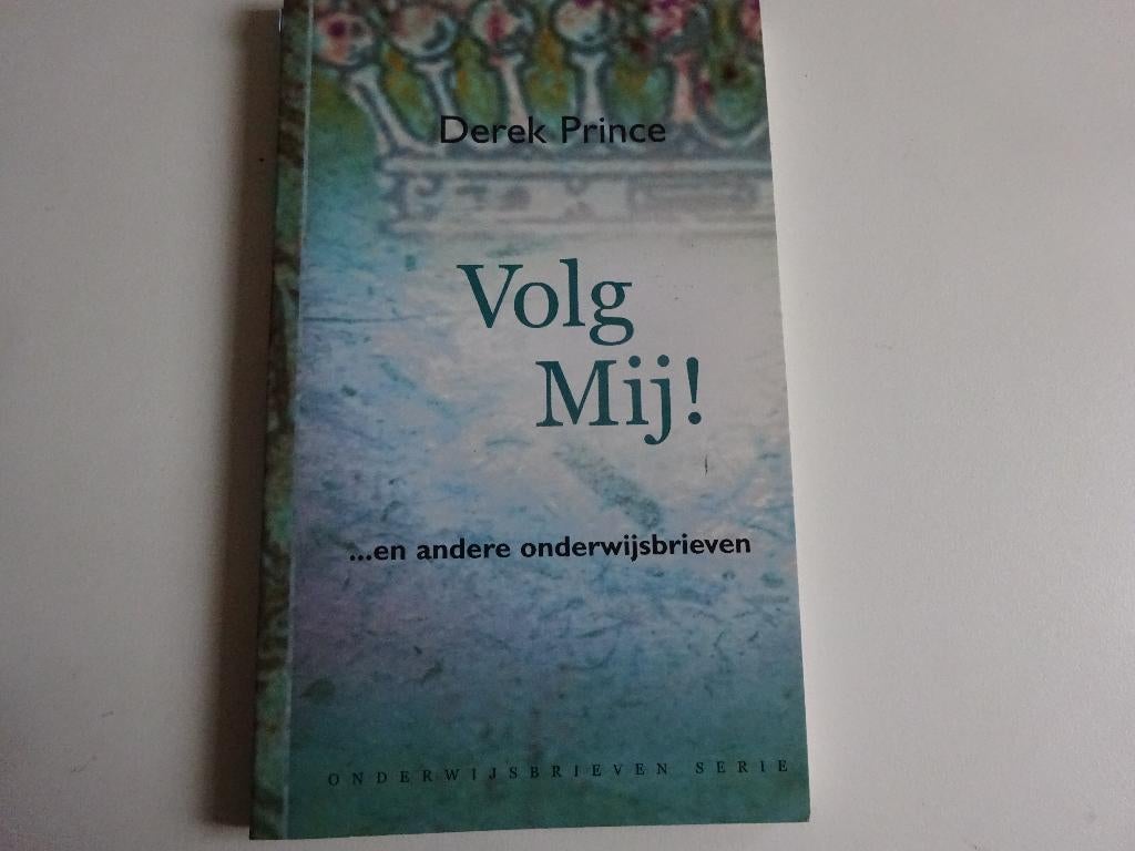 DEREK PRINCE - VOLG MIJ! - Z.G.A.N., Ophalen of Verzenden, Zo goed als nieuw, Christendom | Protestants
