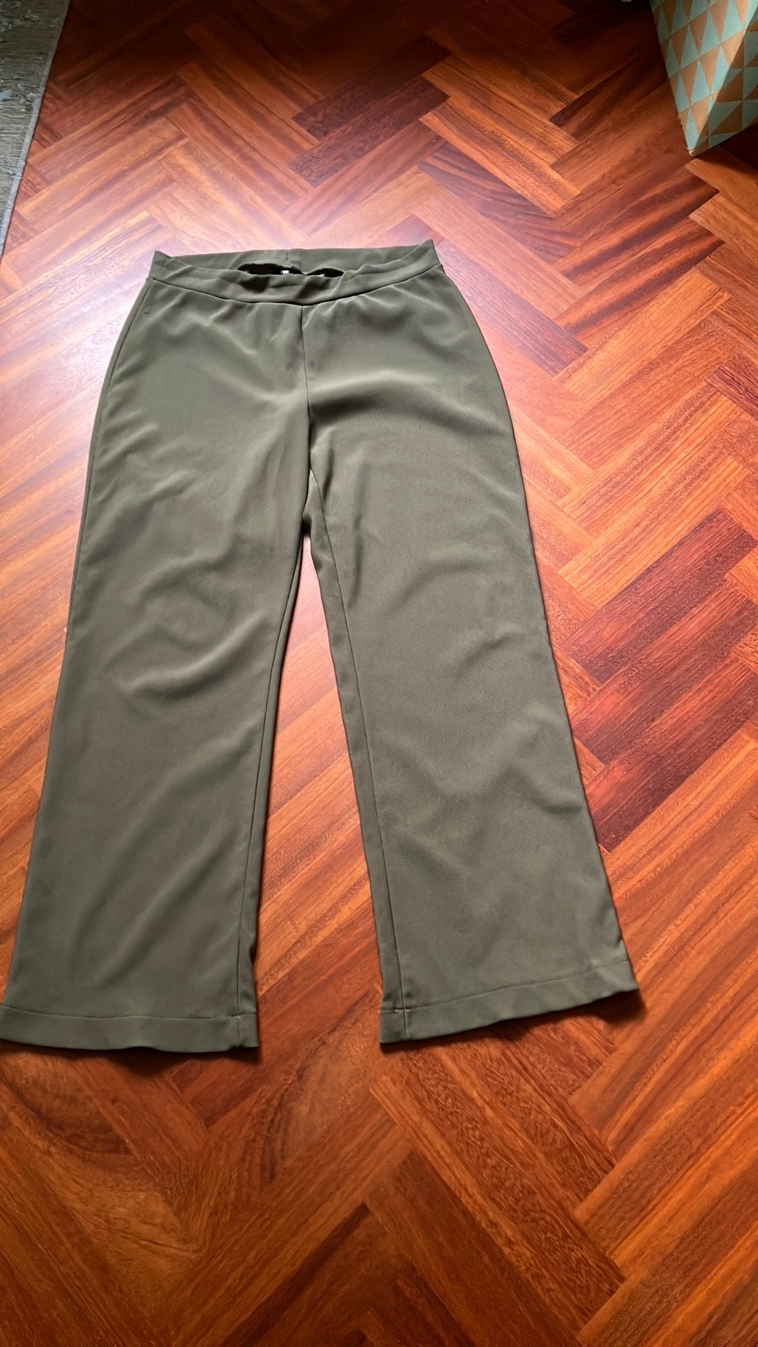 HEMA. Groene broek met wijde pijpen. Maat L, Maat 38/40 (M), Ophalen of Verzenden, Zo goed als nieuw, Lang