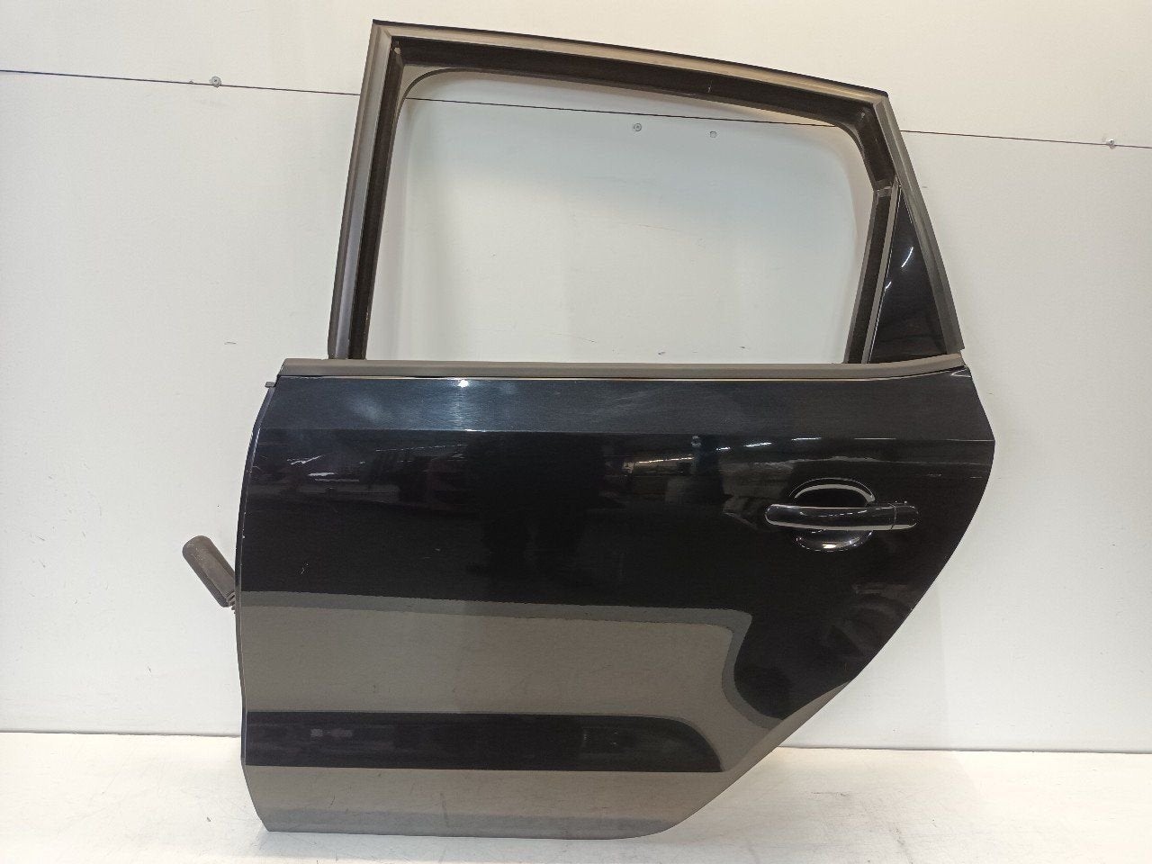 Portier links achter Volkswagen Polo, Onderdelen@venauto.nl, Van der Ven Autorecycling B.V., Gebruikt, Ettenseweg 76, 4706 PB Roosendaal, The Netherlands