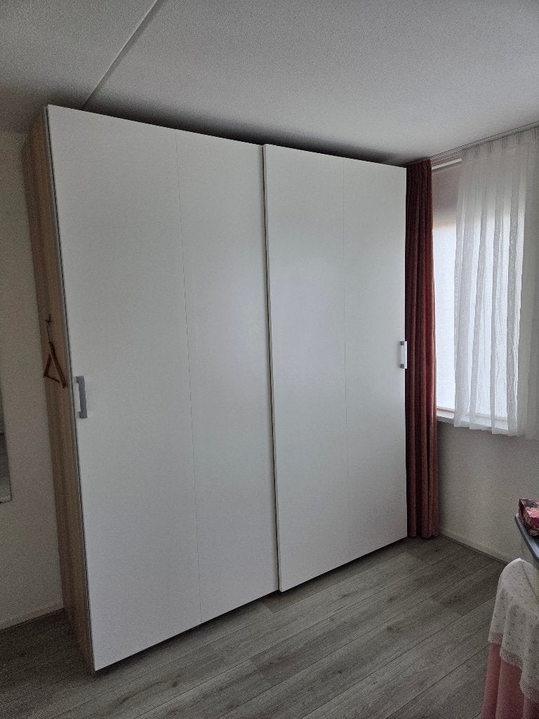 Ruime kledingkast met schuifdeuren en lades, 200 cm of meer, 150 tot 200 cm, Zo goed als nieuw, Modern