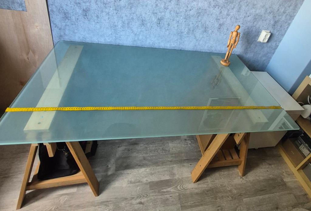 Tafel met glazen blad en houten onderstel, Ophalen, Zo goed als nieuw, IKEA, Overige materialen