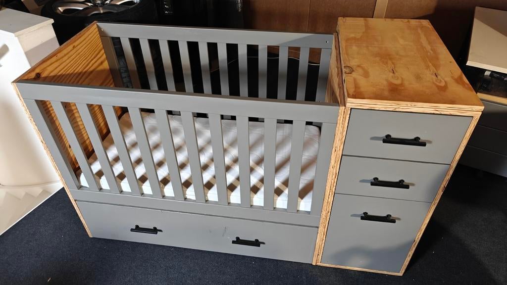 Ruimtebesparende Ledikant Commode combinatie, Ophalen, Zo goed als nieuw, Ledikant