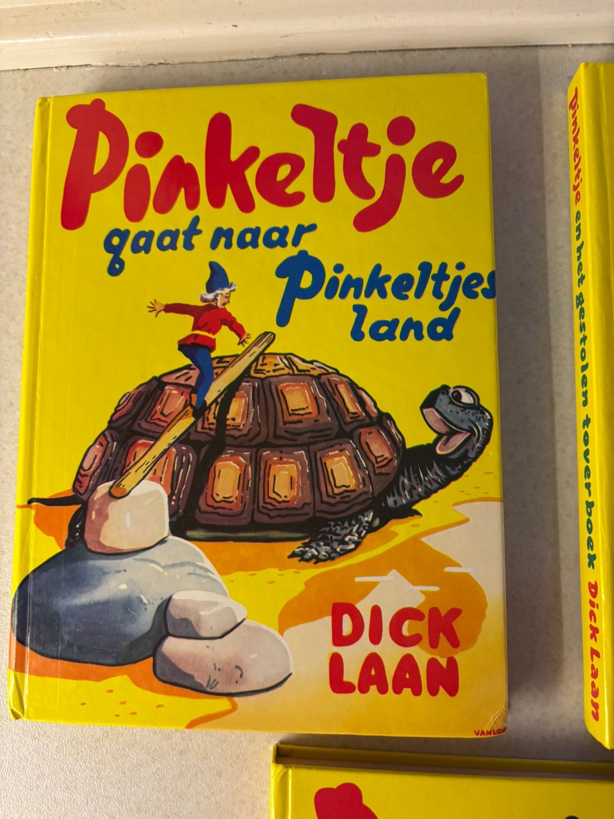 Pinkeltje gaat naar Pinkeltjesland - Dick Laan, Ophalen of Verzenden, Gelezen, Fictie algemeen