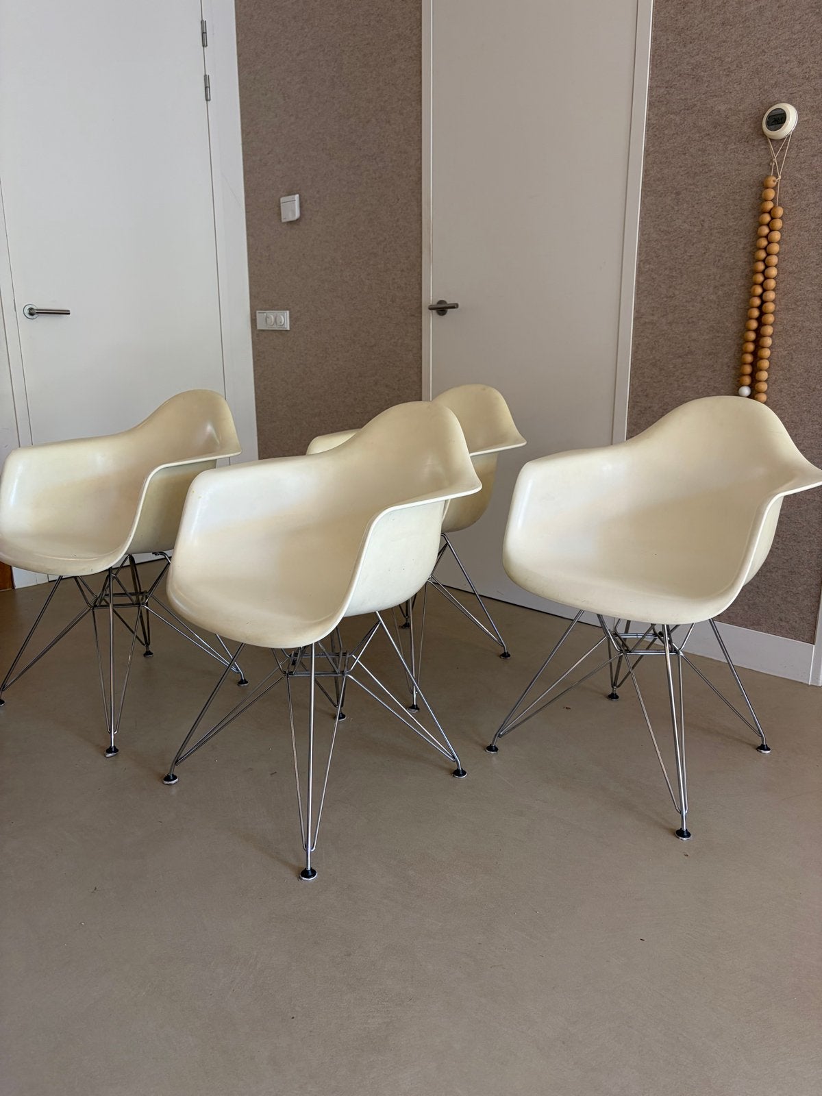 Set van 4 Vitra Eames Plastic Armchairs DAR, Huis en Inrichting, Stoelen, Ophalen, Wit