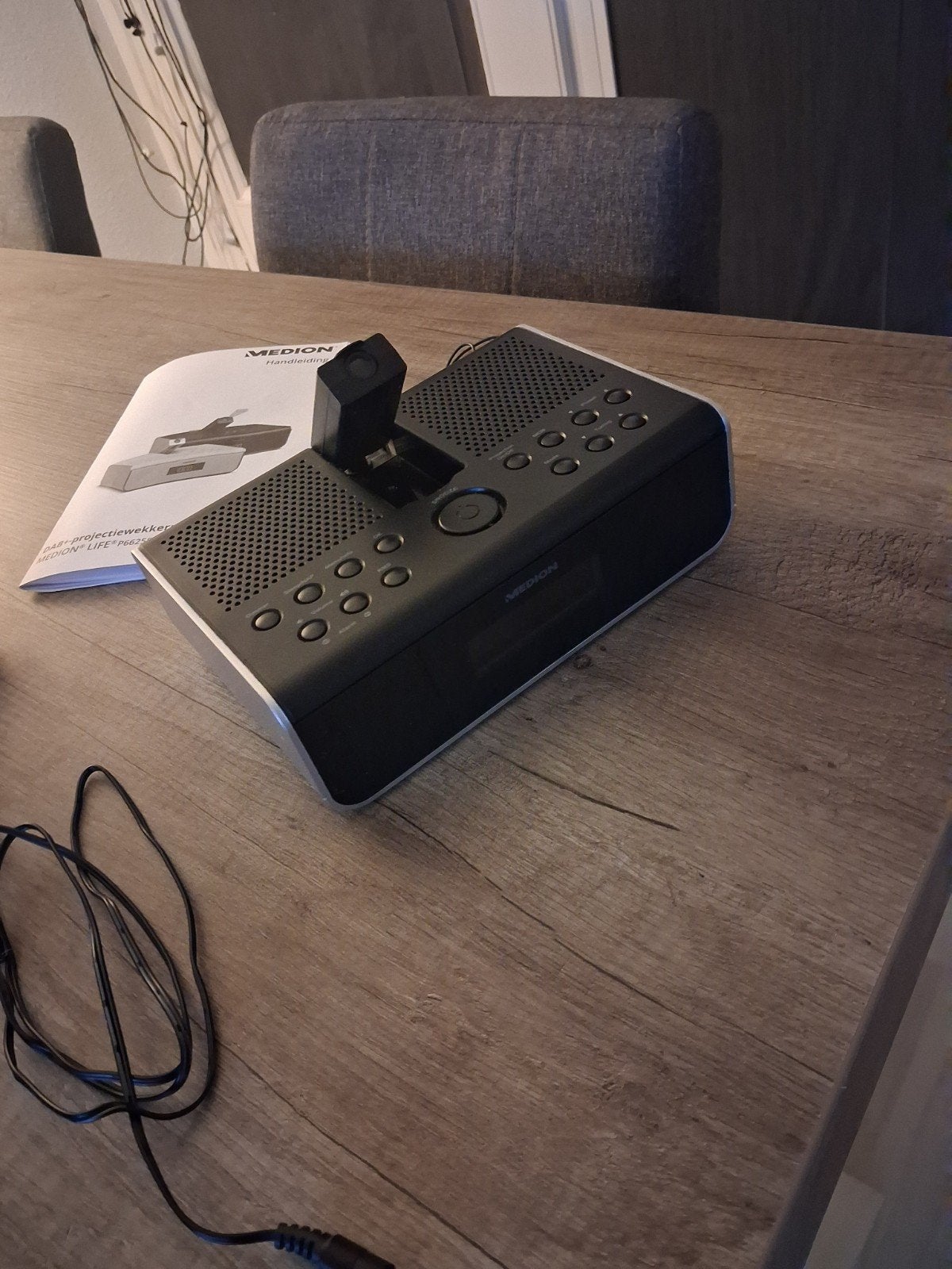 Medion DAB+ projectiewekkerradio, Ophalen, Zo goed als nieuw, Radio