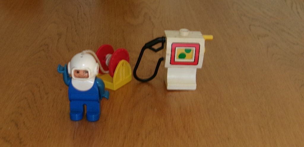 Oud Duplo Lego. Duiker , benzinepomp , openhaard.[ vintage ], Ophalen of Verzenden, Gebruikt, Losse stenen, Duplo