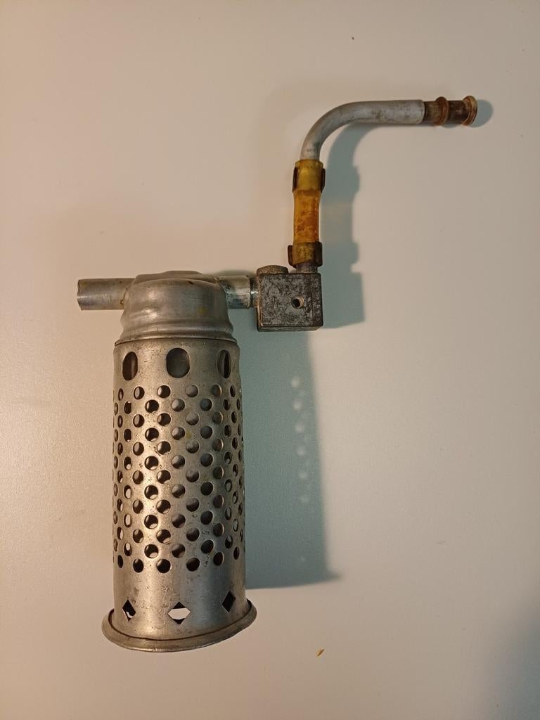 Bijen-beroker-dathepijp, Bijen