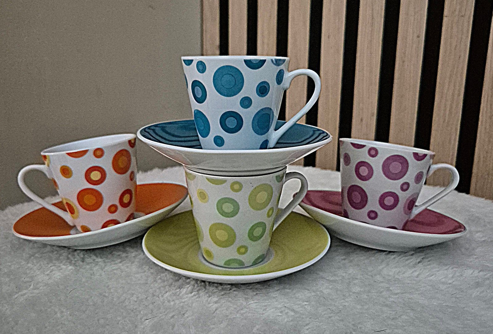 4 Vintage espresso kop en schotels / polkadots, Ophalen of Verzenden, Zo goed als nieuw, Overige stijlen, Kop(pen) en/of Schotel(s)
