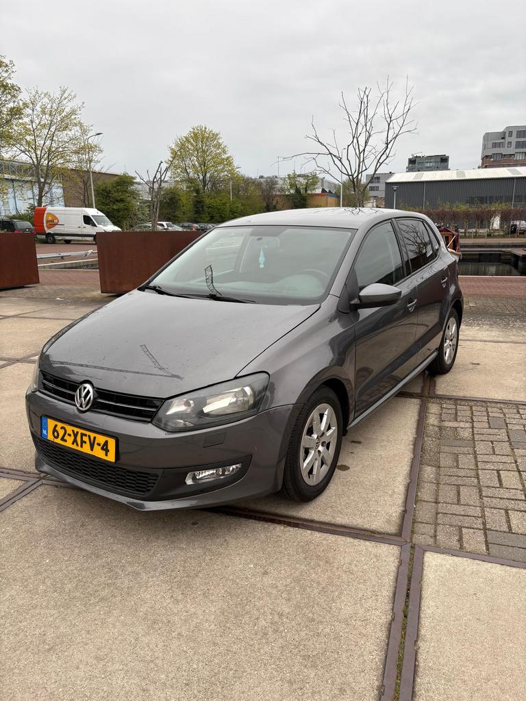 Volkswagen Polo 1.2 TSI 2012 Grijs APK 01-2026 nette staat, Auto's, Voorwielaandrijving, 40 €/maand, 4 cilinders, Origineel Nederlands