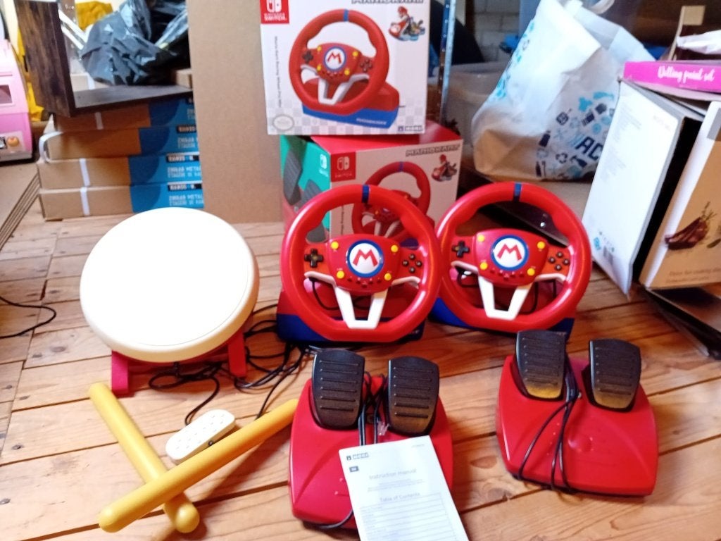 2x mariokart stuur met gaspedaal + 1x Taiko Drum switch, Spelcomputers en Games, Spelcomputers | Nintendo Consoles | Accessoires