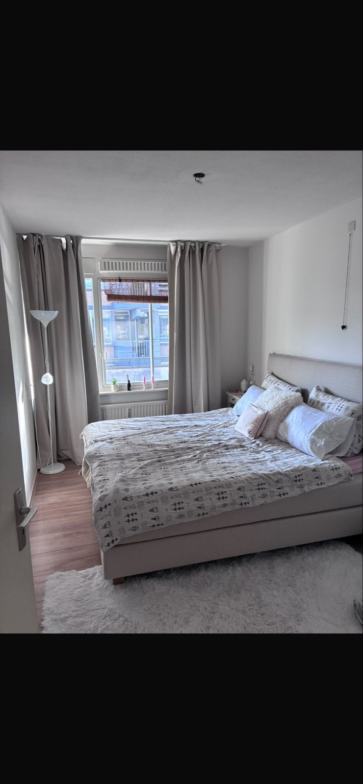 Big bed 180cm with bedframe, Huis en Inrichting, Ophalen, Beige, Tweepersoons, Zo goed als nieuw