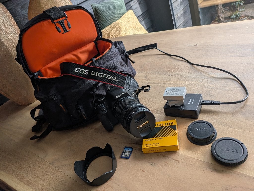 Canon EOS 600D + 18-135 lens + cameratas + 3 batt  + UV filt, Ophalen, Spiegelreflex, Canon, Zo goed als nieuw