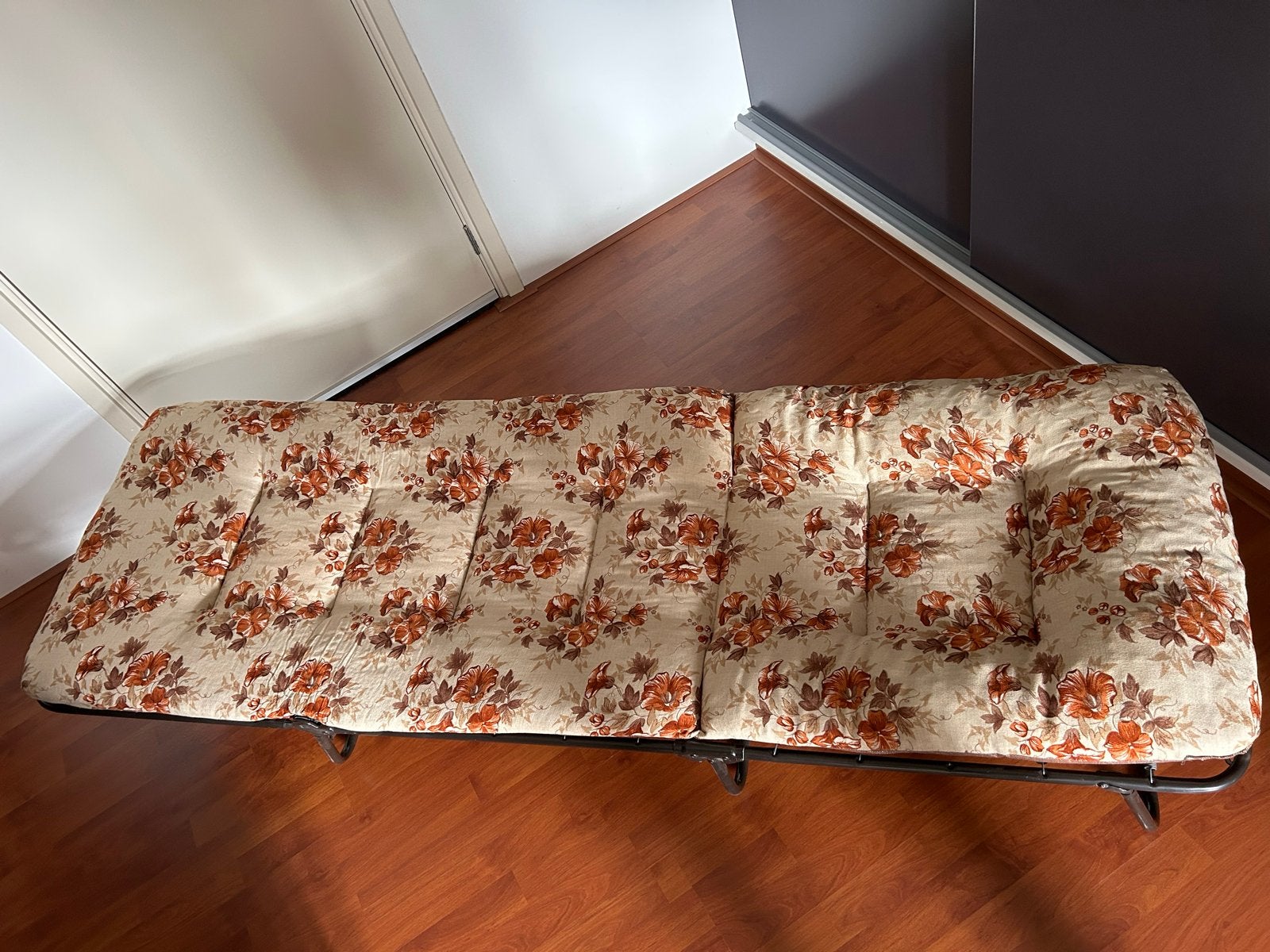 Opvouwbaar logeerbed met bloemenprint, Ophalen, 190 cm of minder, 80 cm, Metaal