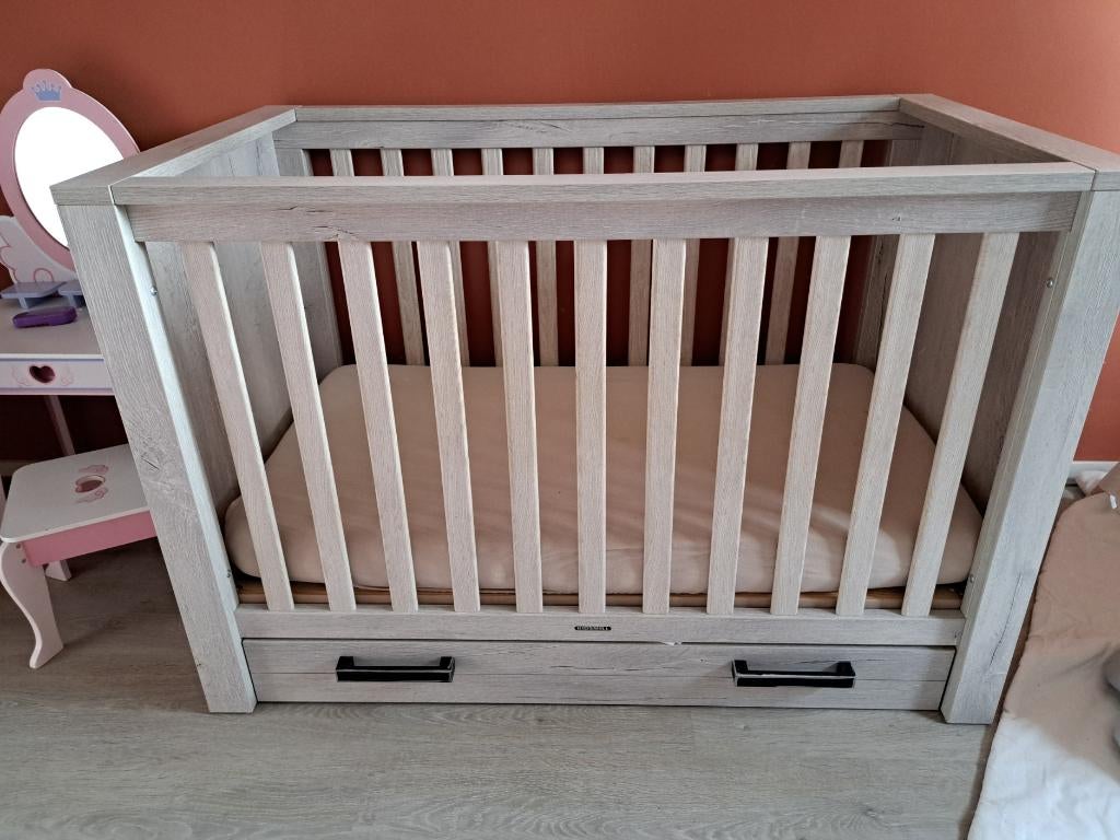 Ledikantje, Kinderen en Baby's, Kinderkamer | Bedden, Gebruikt, Minder dan 140 cm, Minder dan 70 cm, Lattenbodem, Matras, Ophalen