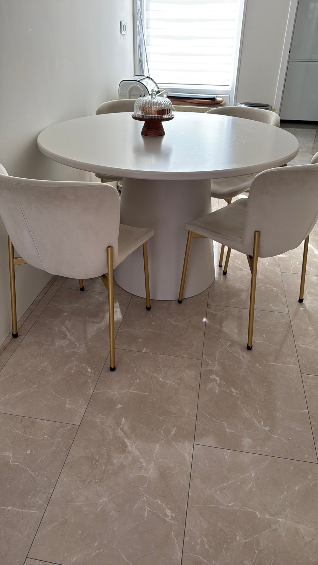 Eettafel beige, Ophalen, 100 tot 150 cm, Rond, Zo goed als nieuw