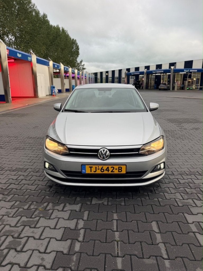 Volkswagen Polo 1.0 MPI 75pk 2018 Grijs, 1005 kg, Stof, 40 €/maand, Zwart