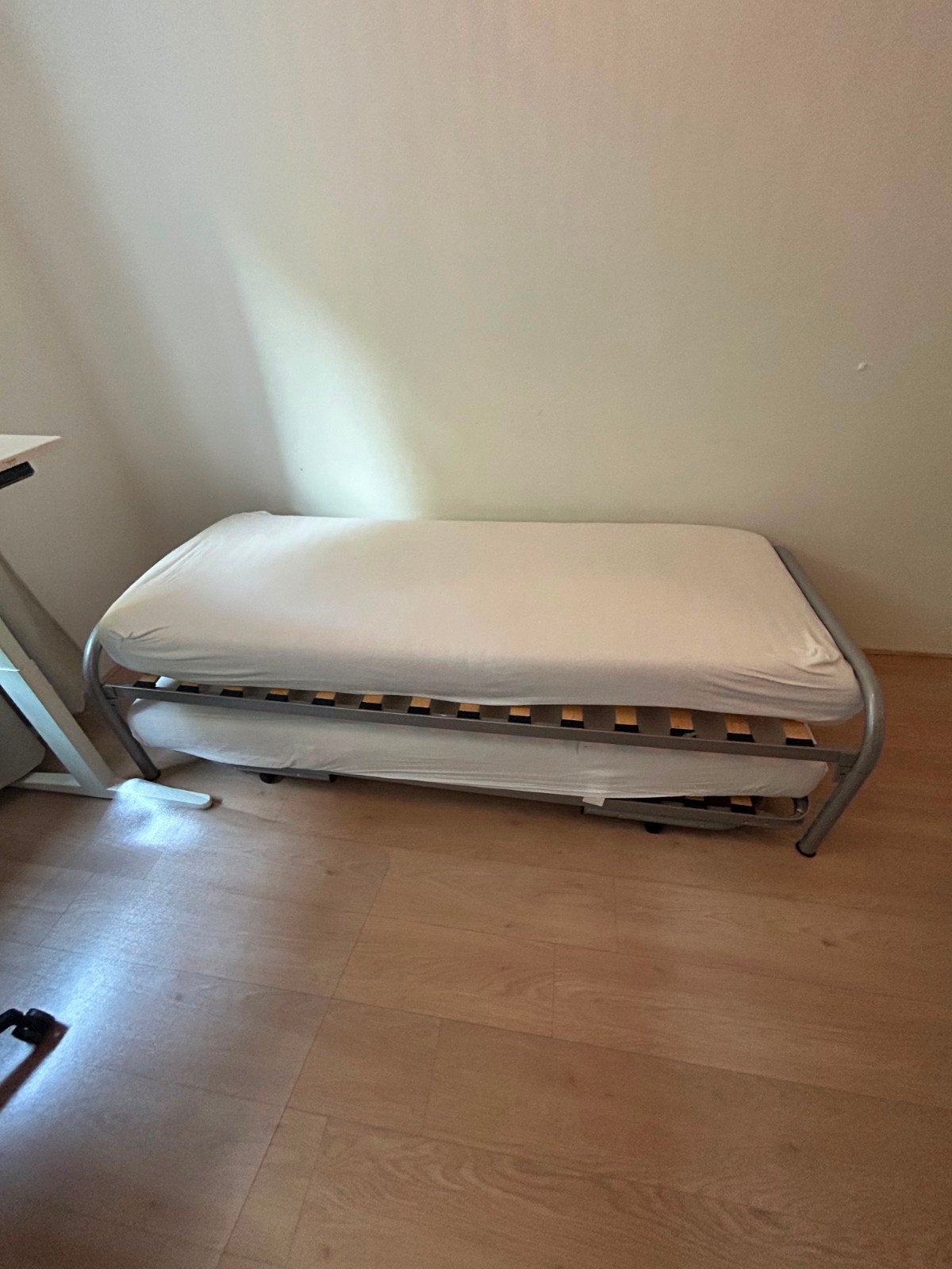 Onderschuifbed / logeerbed met twee matrassen, Ophalen, 90 cm, Modern, Functioneel, Tweepersoons