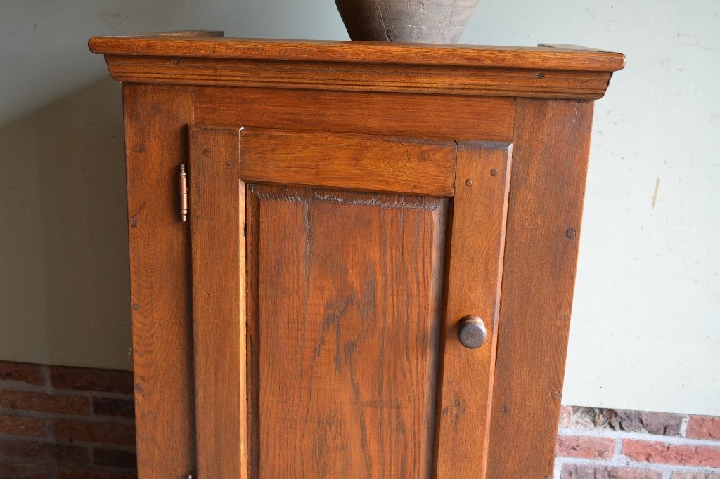 Prachtige antieke eiken houten Spinde kast, broodkast., Verzenden