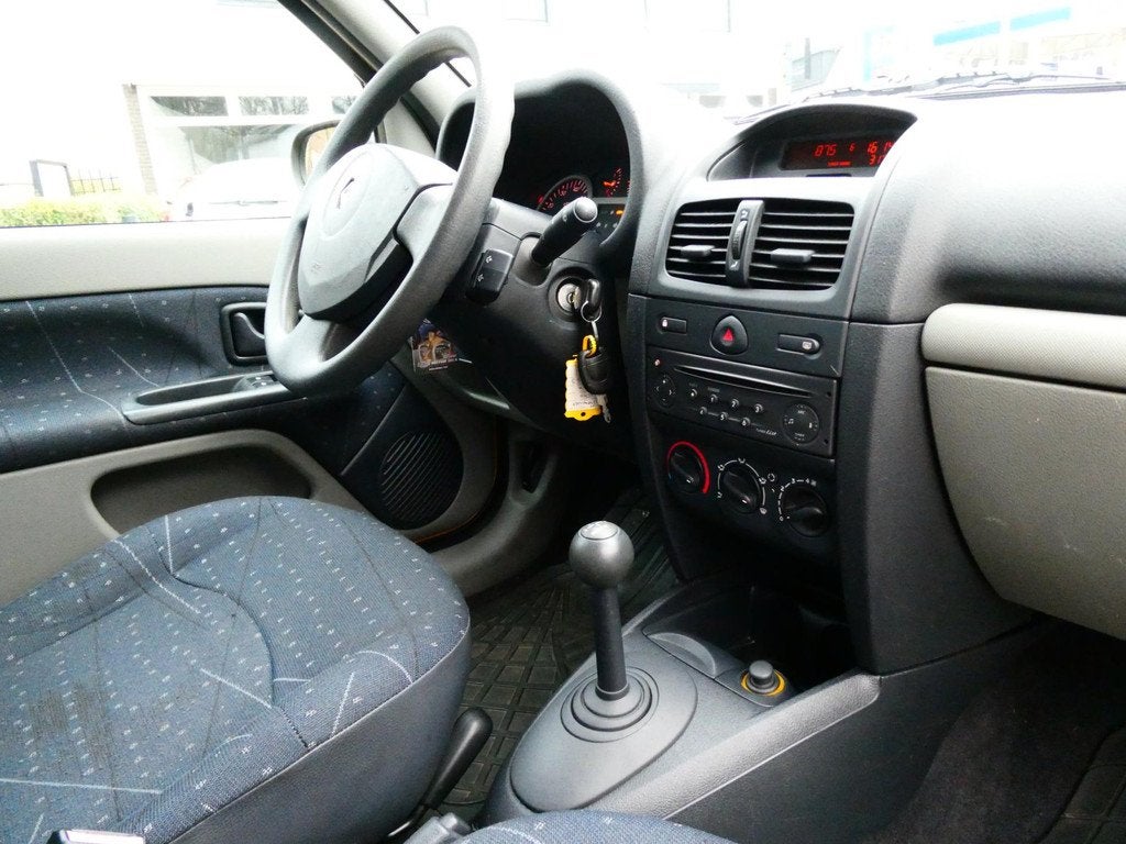 Renault Clio 1.2-16V Automaat Zuinig 4-Cilinder Nette auto, Stof, Gebruikt, 31 €/maand, 4 cilinders