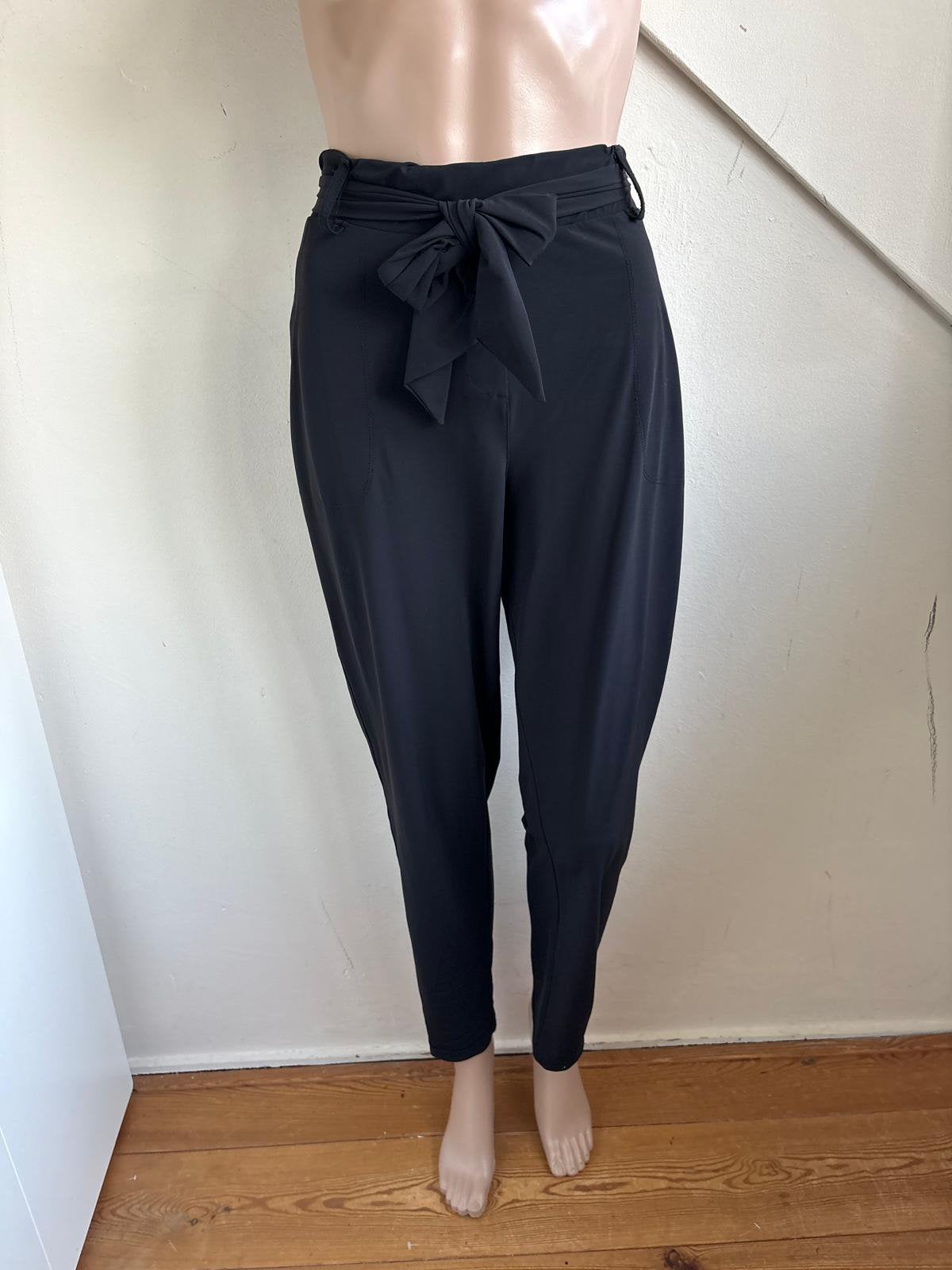 Helena Hart travelstof broek met riem maat xxl 44 zwart, Zwart, Maat 42/44 (L), Ophalen of Verzenden, Zo goed als nieuw