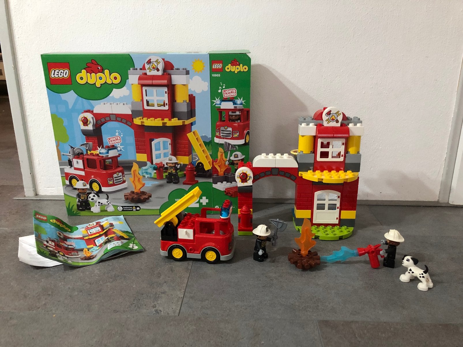 LEGO Duplo Brandweerkazerne 10903 met licht en geluid, Ophalen of Verzenden, Zo goed als nieuw
