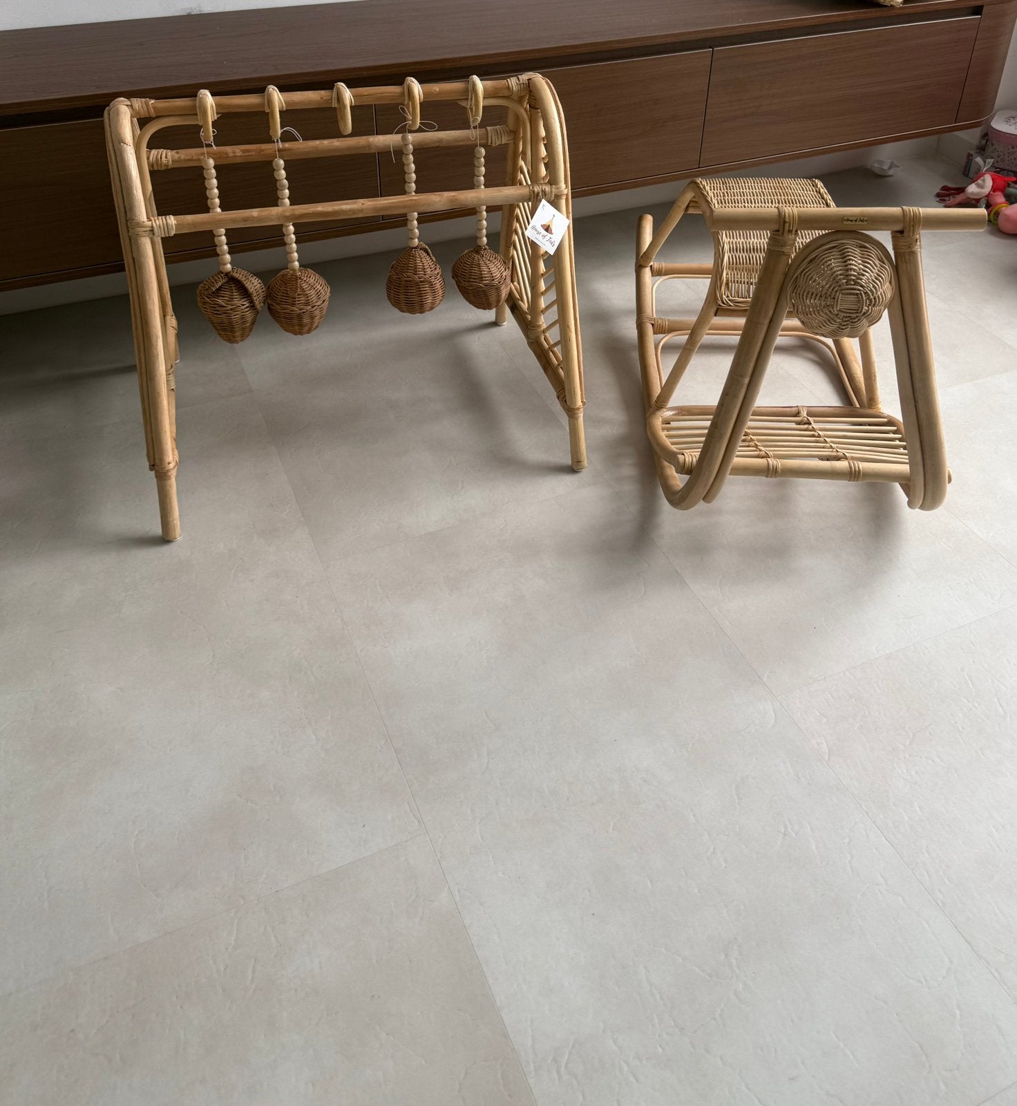 House of Tods babygym + hobbelscooter uitgevoerd in rotan, Ophalen of Verzenden, Zo goed als nieuw, Parket