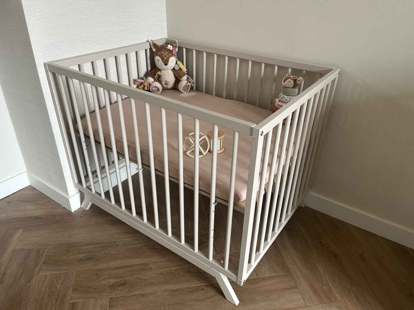 Box beige/sand kleurig, incl. matras en hoeslaken, Ophalen, Zo goed als nieuw, Rechthoekig