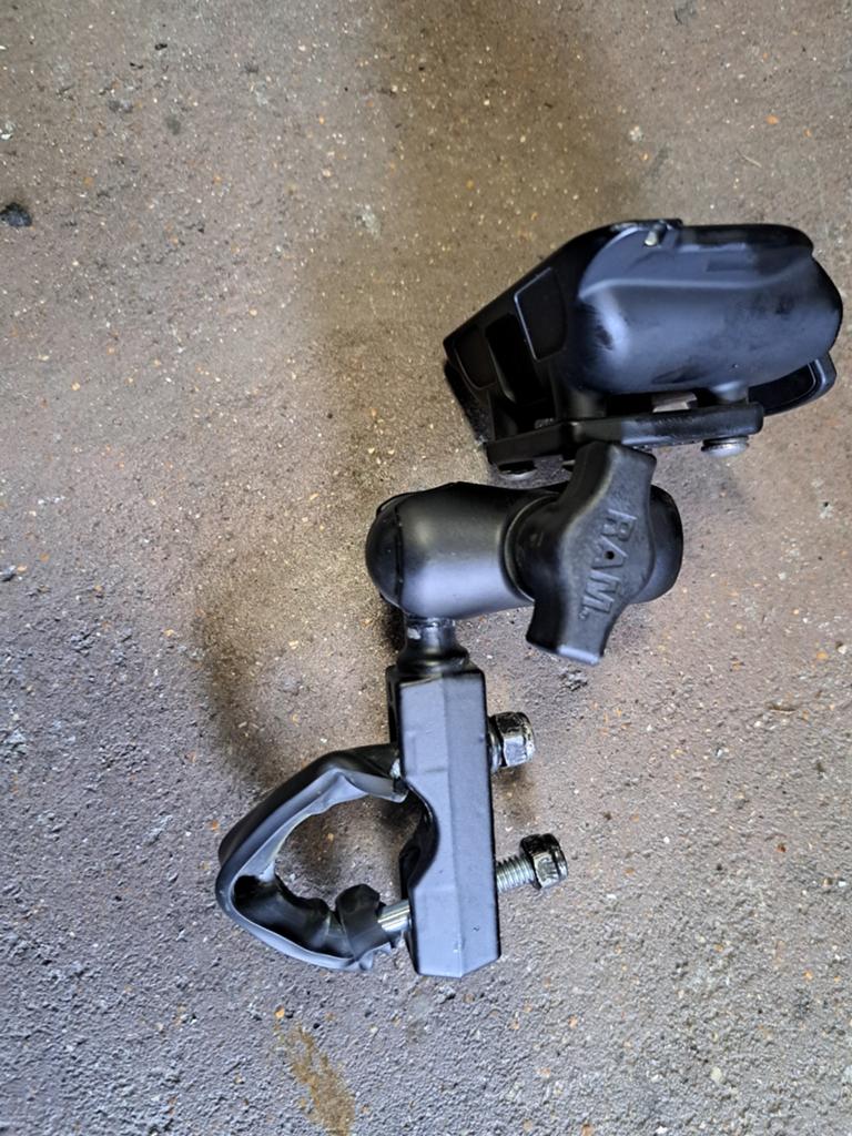 Tom tom navigatiehouder met ram mount, Motoren, Accessoires | Navigatiesystemen, Verzenden