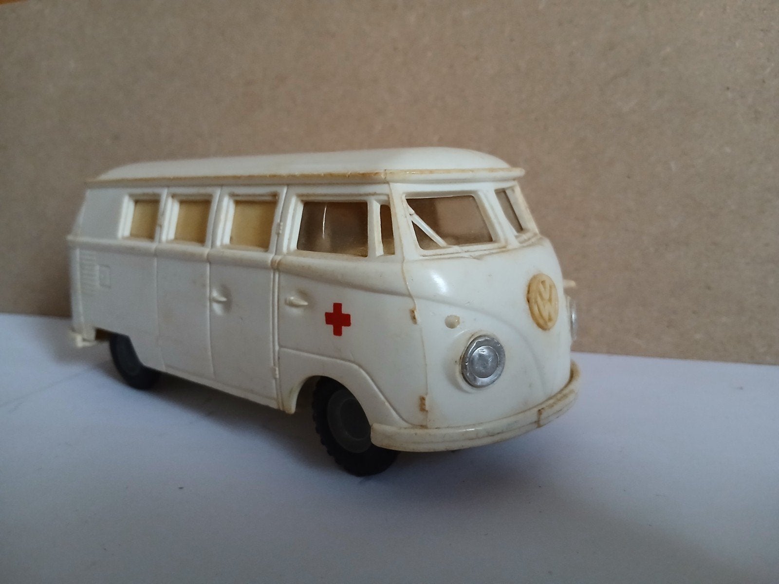 Vintage Volkswagen ambulance, Ophalen of Verzenden