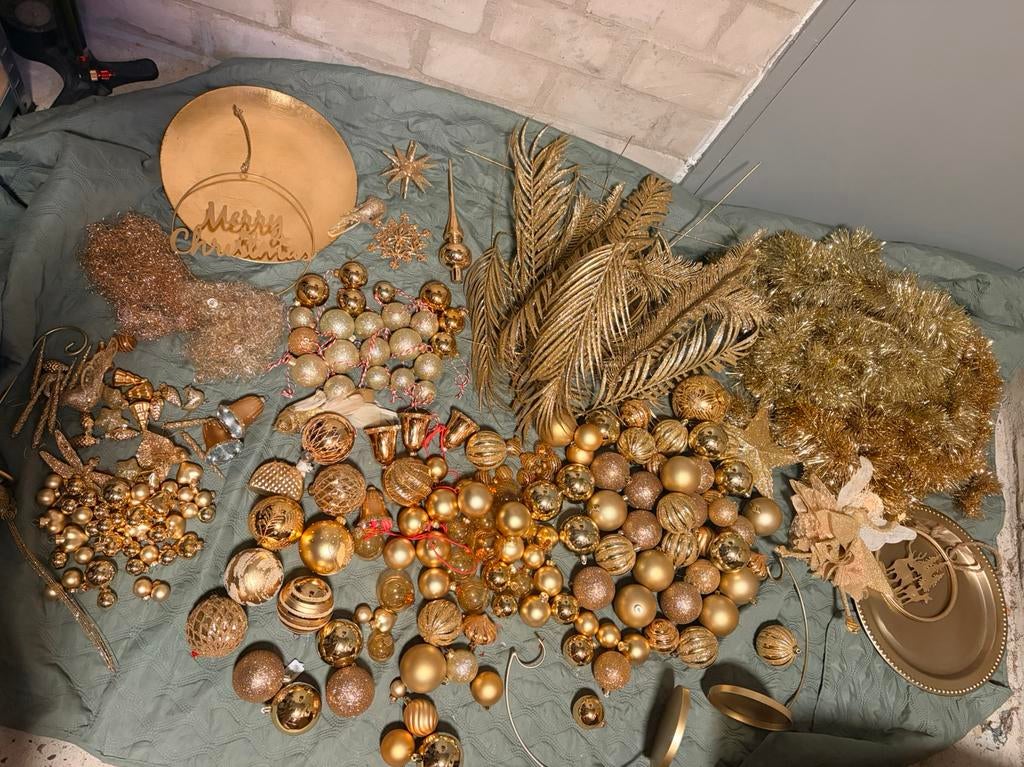 Grote set goudkleurige kerstdecoratie, Diversen, Kerst, Ophalen, Zo goed als nieuw