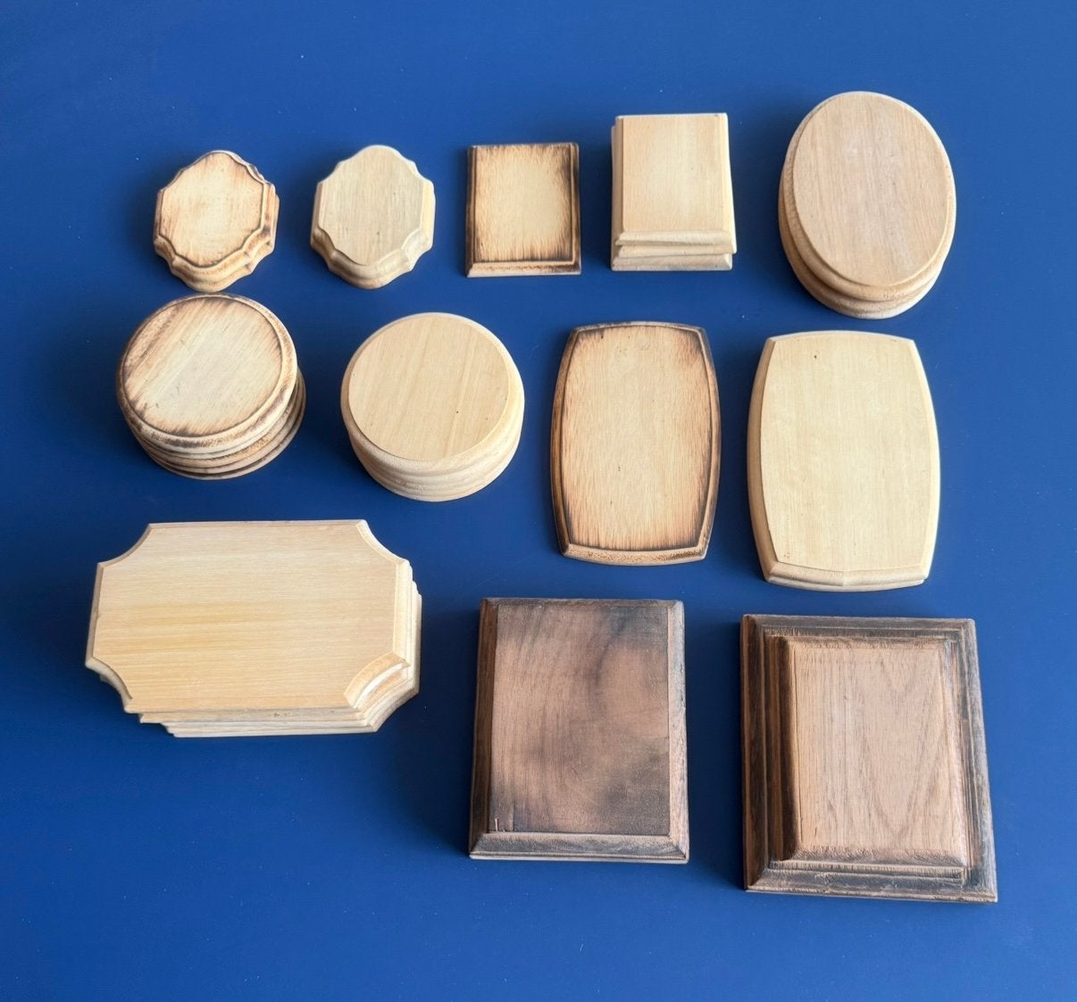 8 VERSCHILLENDE VORMEN HOUTEN PLAQUETTE  (35 STUKS), Doe-het-zelf en Verbouw, Hout en Planken, Minder dan 25 mm, Ophalen of Verzenden