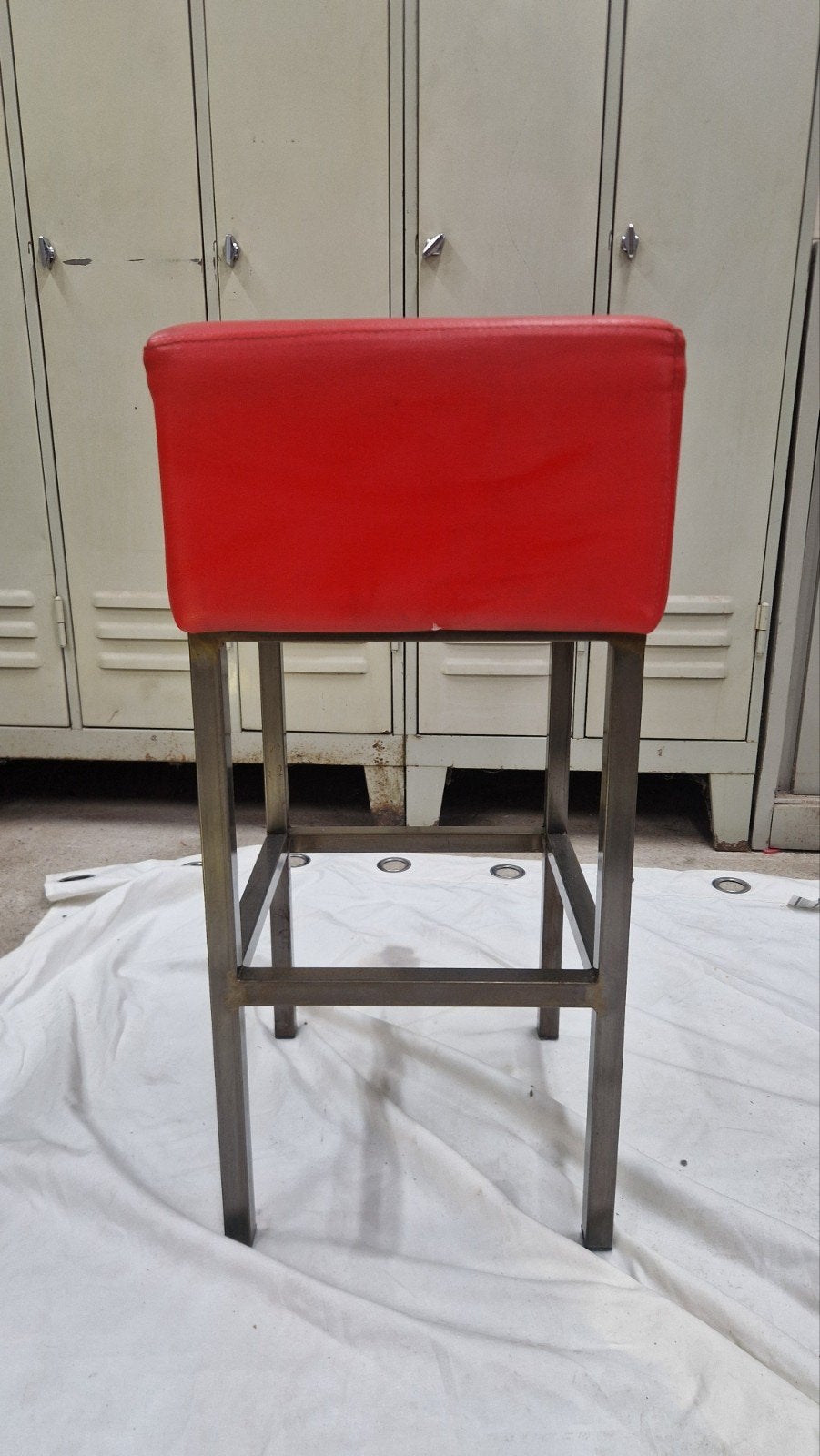 Barkrukken barkruk rood met ijzerframe, Ophalen