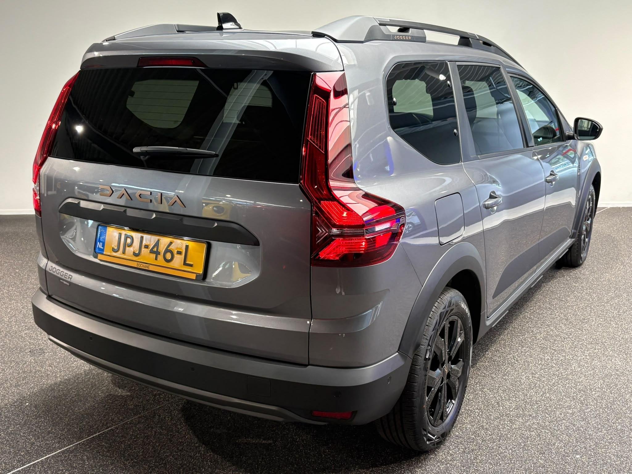 Dacia Jogger 1.6 Hybrid 140 Extreme 7p. | Demo | 7 Persoons, Auto's, 4 cilinders, Met garantie (alle), 7 stoelen, Origineel Nederlands