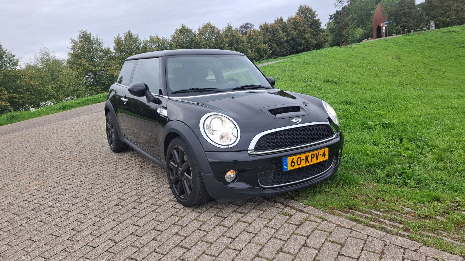 Mini 1.6 16V Cooper S 128KW 2010 Zwart, Auto's, Voorwielaandrijving, 4 cilinders, 4 stoelen, Origineel Nederlands