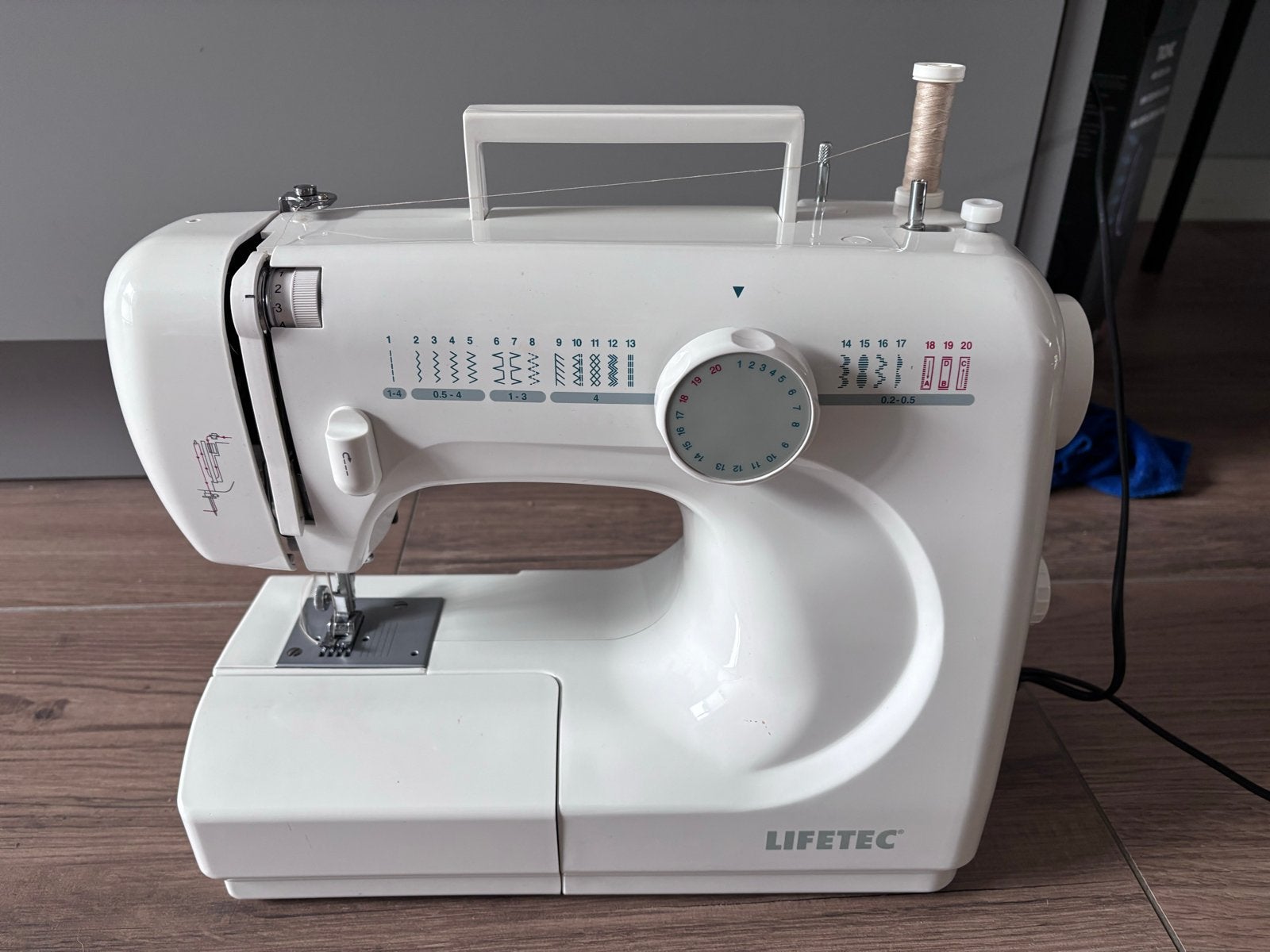 Prima Lifetec naaimachine voor beginners en kleine klusjes, Ophalen, Gebruikt, Naaimachine, Overige merken