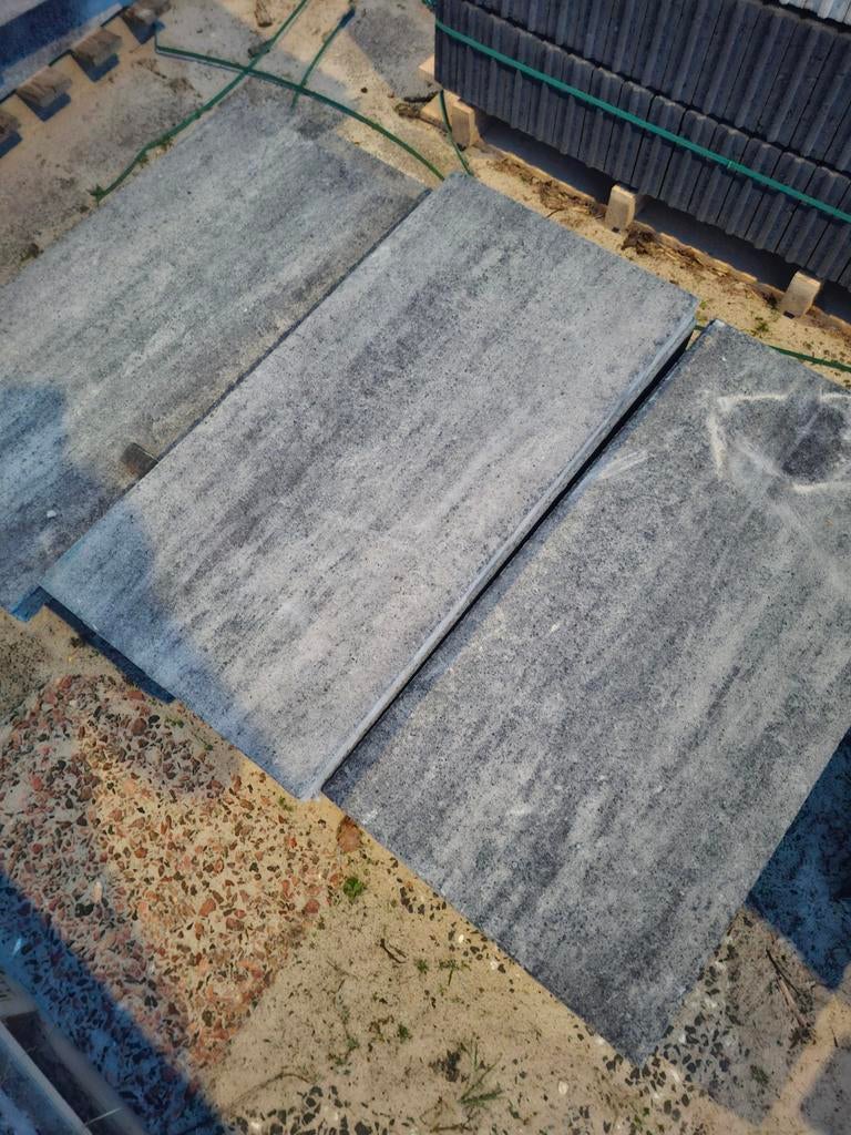 7 tegels 40x80 grijs/zwart excluton, Ophalen, Nieuw, Beton, Terrastegels