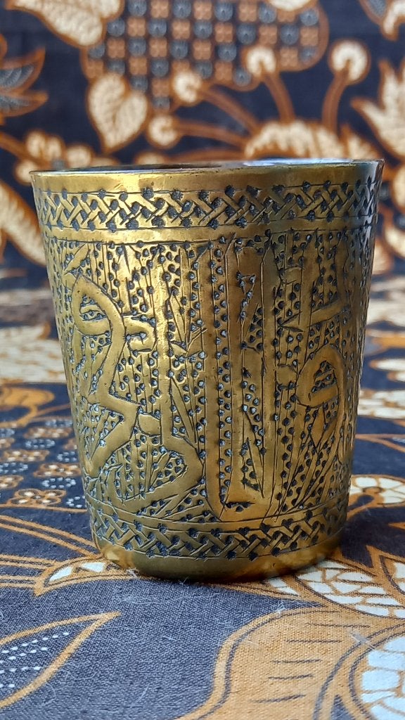 Mooie antieke Perzische beker van bewerkt koper 7 cm., Antiek en Kunst, Ophalen of Verzenden, Koper