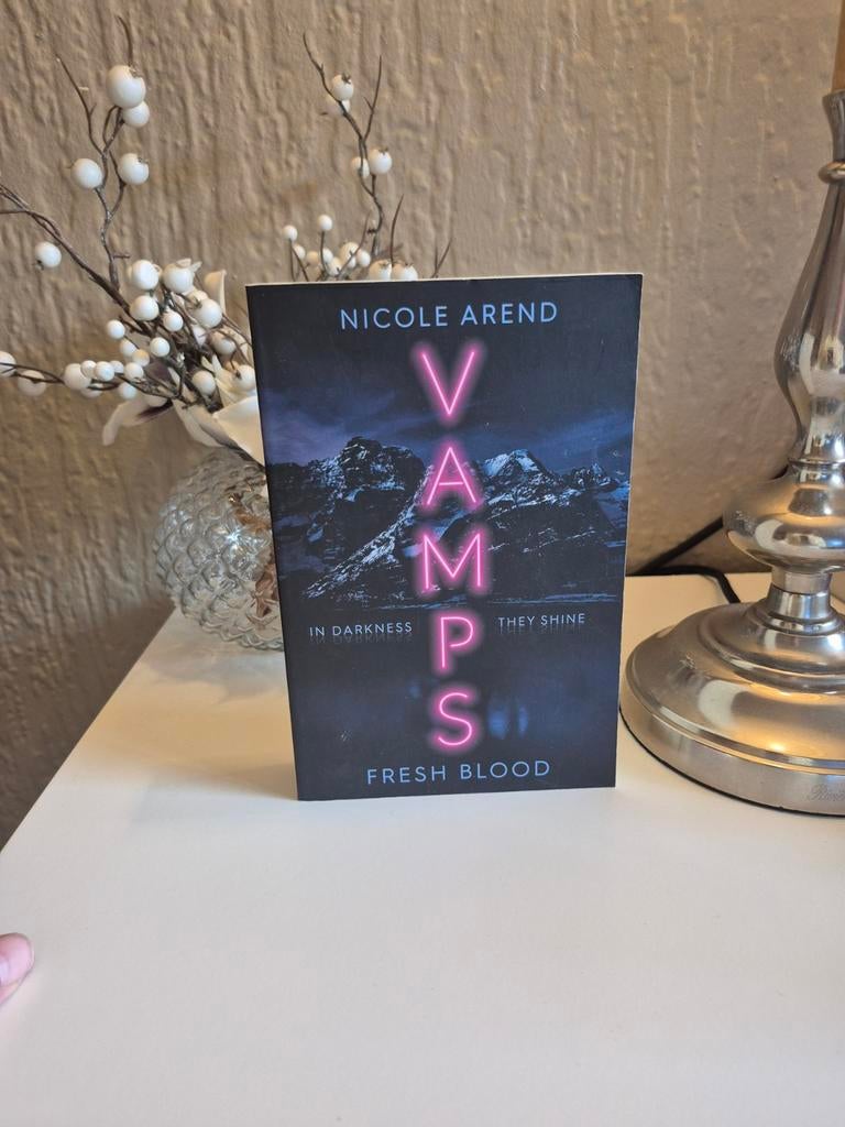 Vamps: Fresh Blood - Nicole Arend, Ophalen of Verzenden, Zo goed als nieuw, Nicole Arend, Nederland