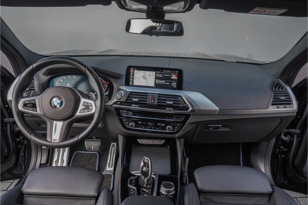 BMW X4 xDrive20i M-Sport Camera Trekhaak 20" (bj 2021), 15 km/l, 4 cilinders, Leder en Stof, Zwart