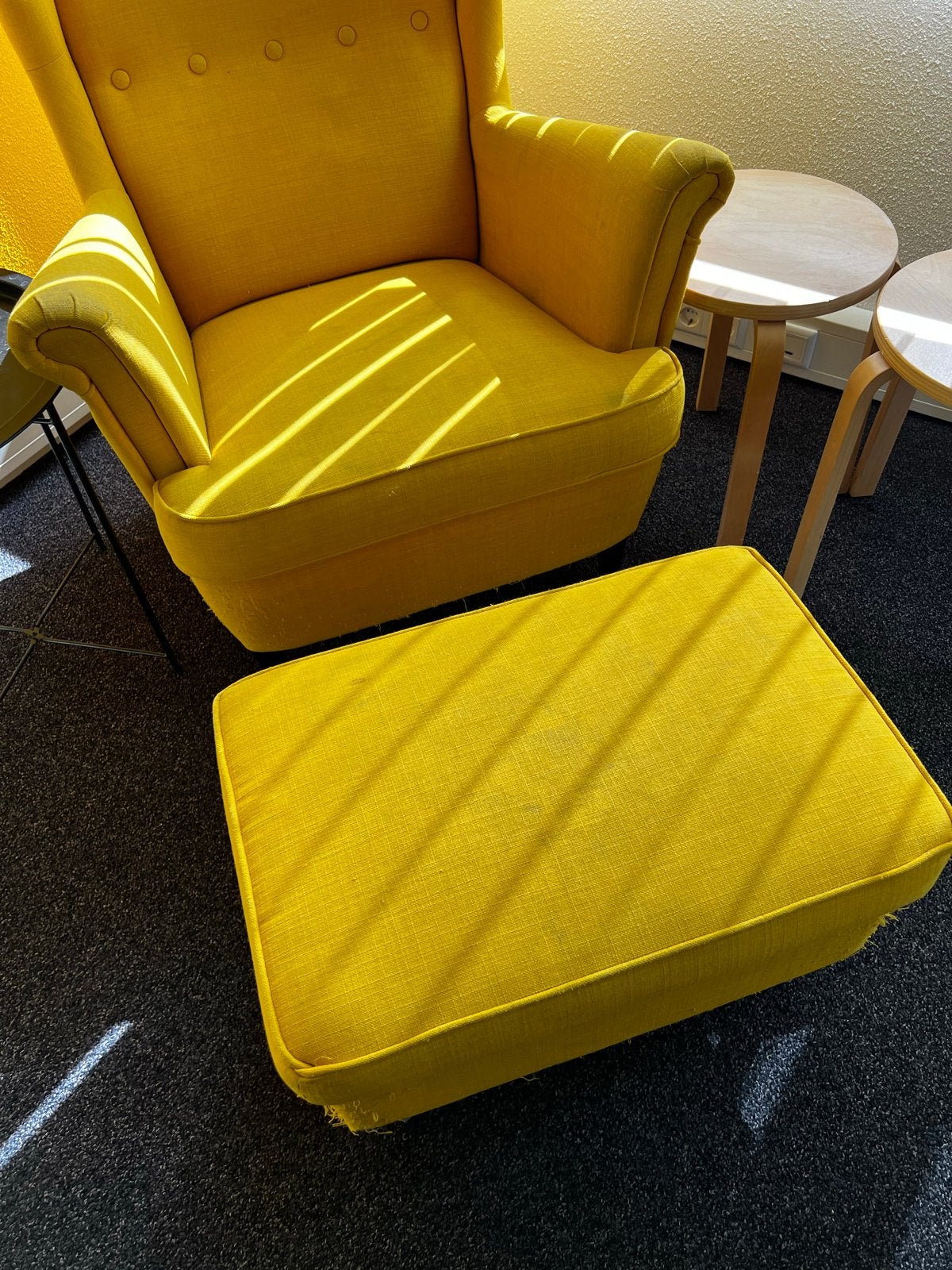 Gele fauteuil met voetenbank - comfortabel en stijlvol, Huis en Inrichting, Ophalen of Verzenden, Gebruikt, Stof, 75 tot 100 cm