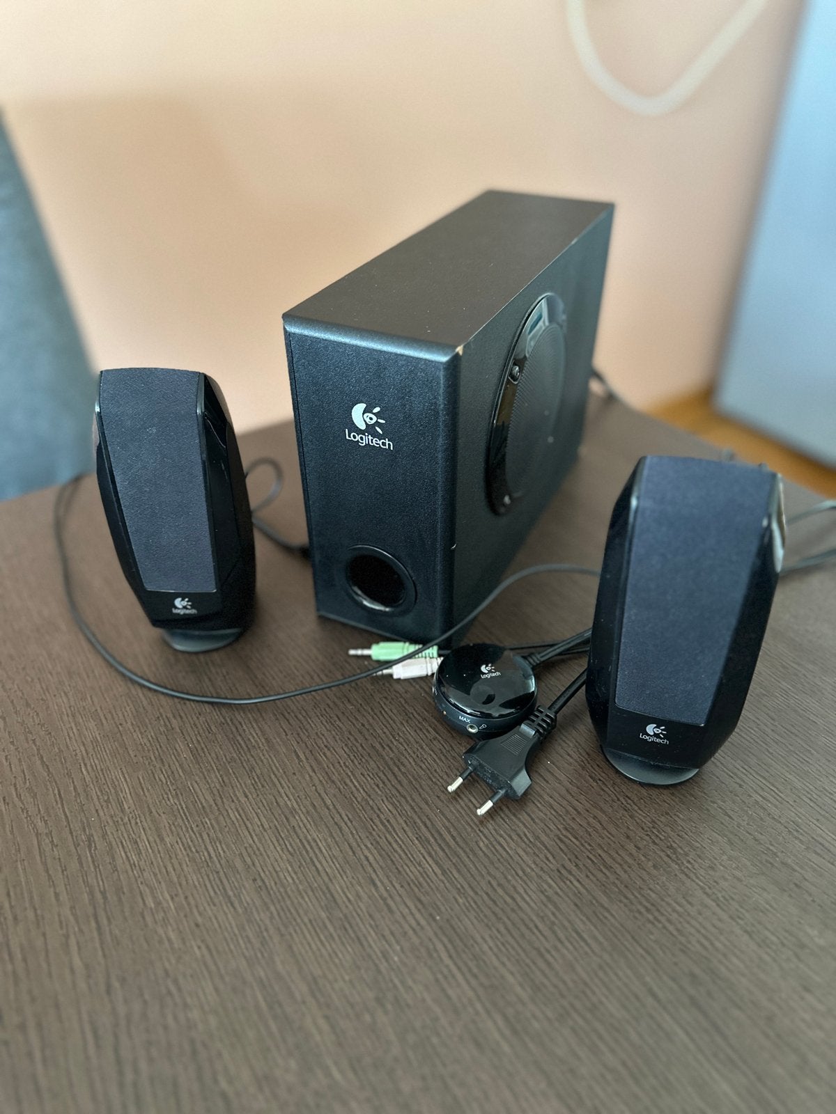 Logitech S-220 2.1 Luidsprekerset met Subwoofer, Ophalen of Verzenden, Gebruikt, Audiokanaal 2.1