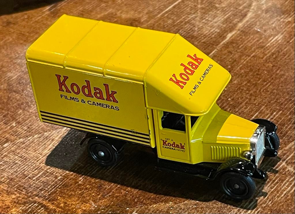 Kodak Films & Cameras modelauto, Ophalen of Verzenden, Zo goed als nieuw, Bus of Vrachtwagen