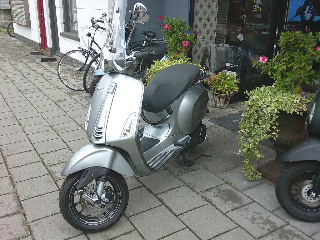 Vespa Elettritca 25 km nieuwstaat 268 km gereden, De bilt, Elektrisch, Ophalen of Verzenden, Zo goed als nieuw