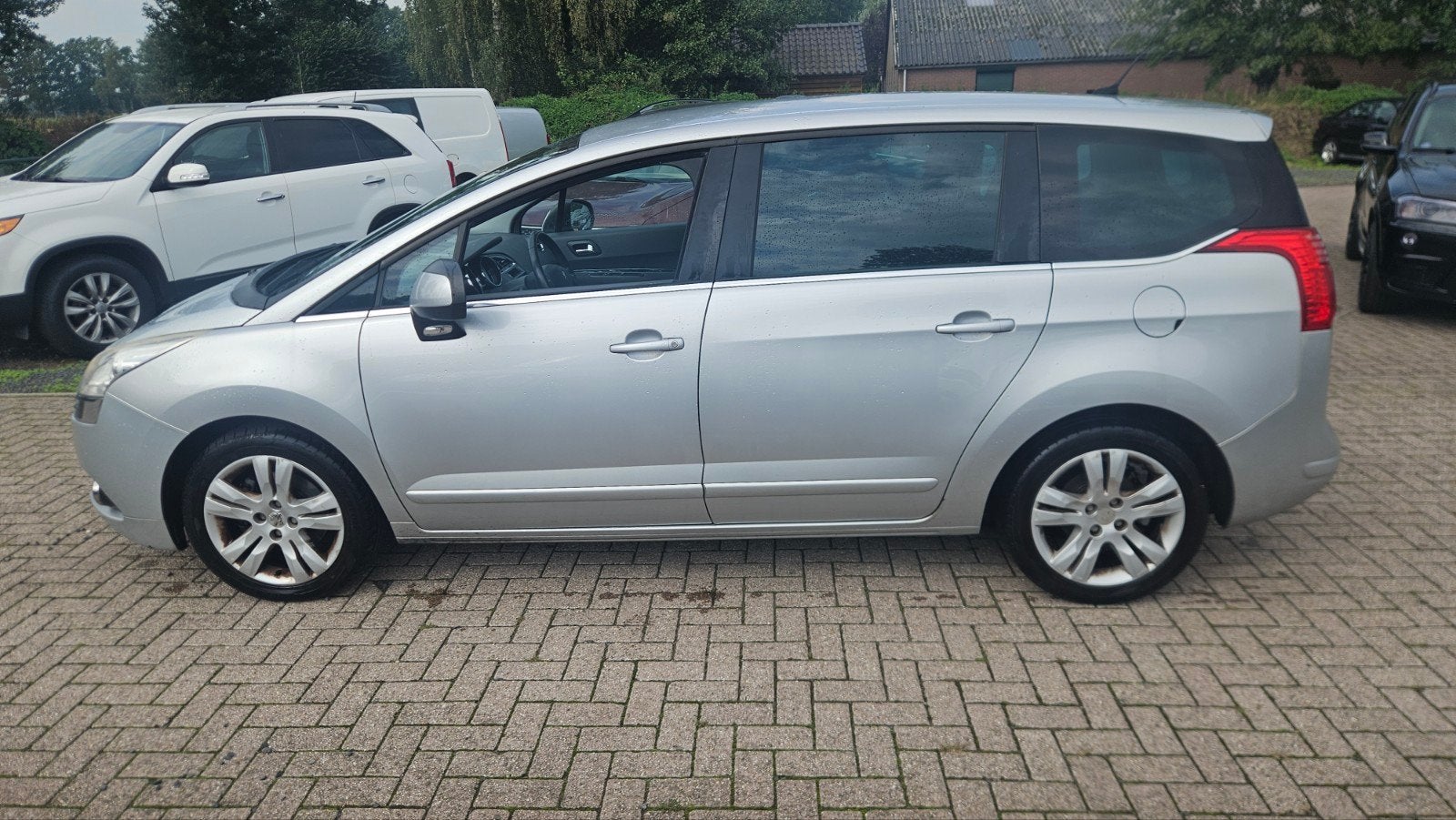 Peugeot 5008 2.0 Hdif Aut6 2013 Grijs, Stof, Zwart, 4 cilinders, Metallic lak