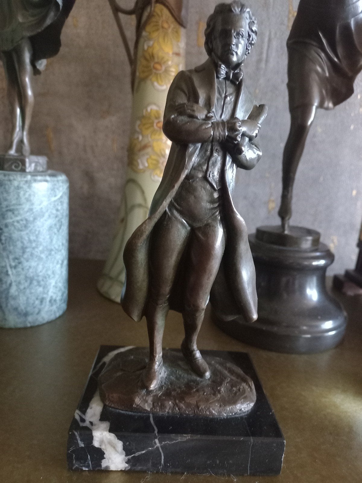 Bronzen beeldje 21.5 cm -  marmeren sokkel, Gepatineerd, Ophalen of Verzenden, Brons, 20 - 50 cm