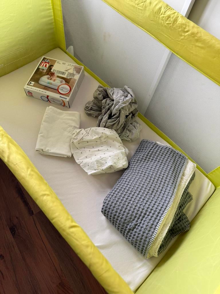 Campingbed met toebehoren, Ophalen, Gebruikt