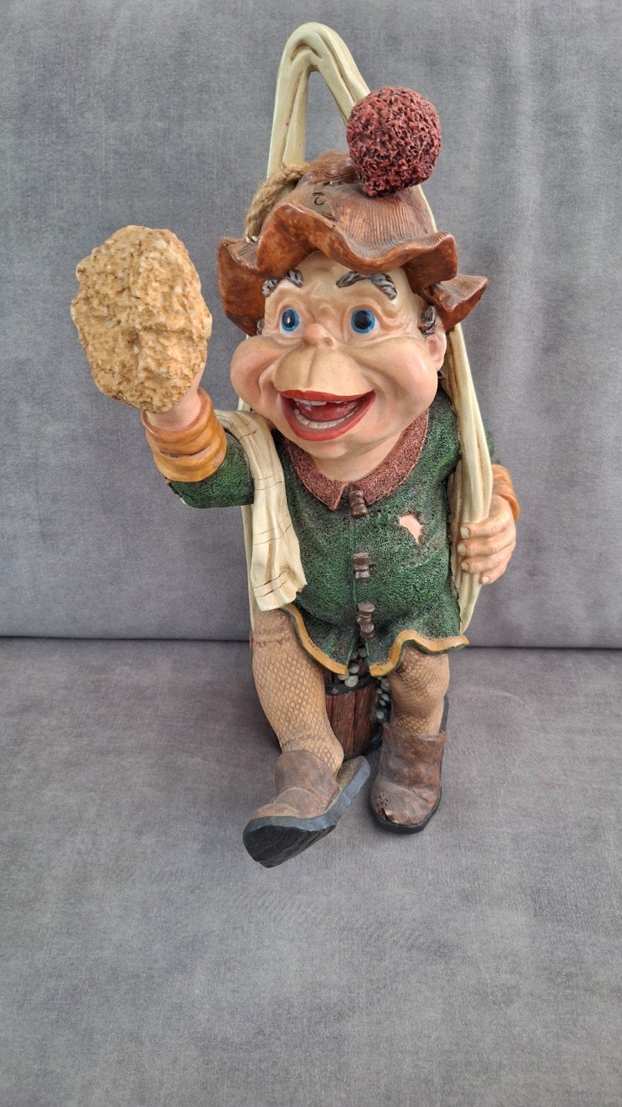 Efteling Laaf man aan het poetsen - groot beeldje, Ophalen of Verzenden, Overige figuren, Gebruikt, Beeldje of Figuurtje