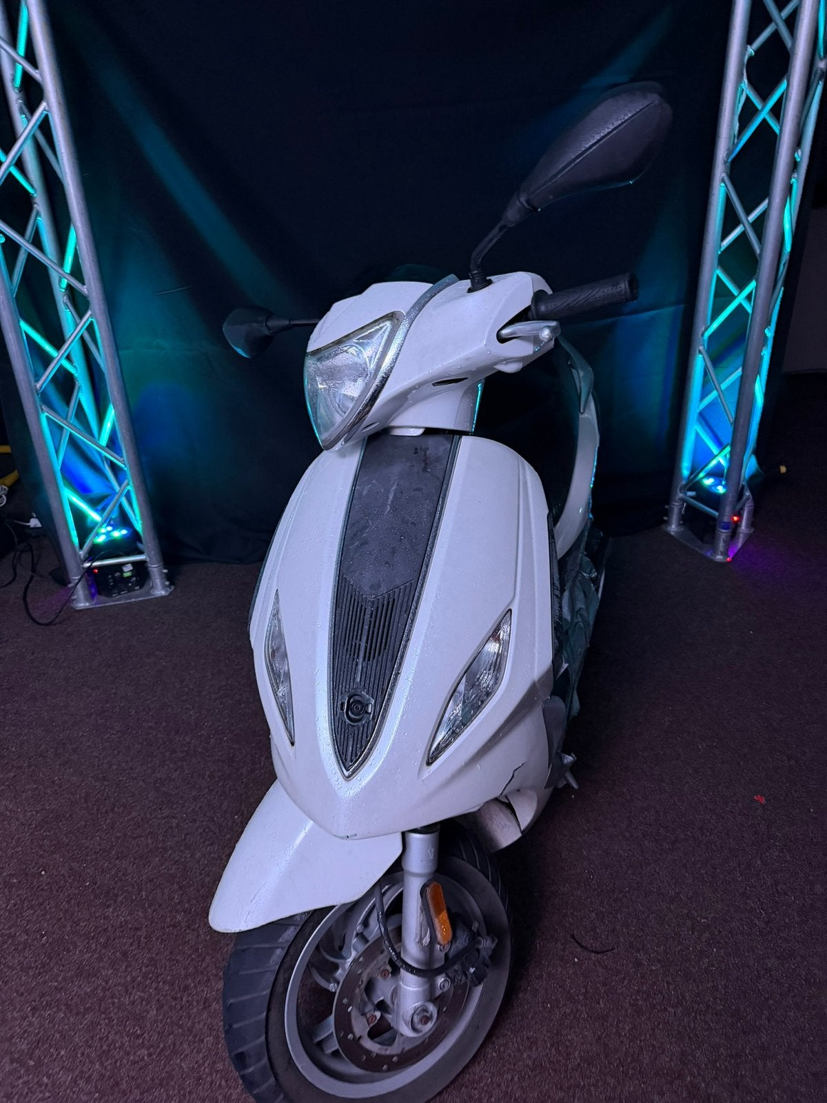 Piaggio fly 80cc, Fietsen en Brommers, Scooters | Piaggio, Ophalen, Zo goed als nieuw, Benzine, Fly